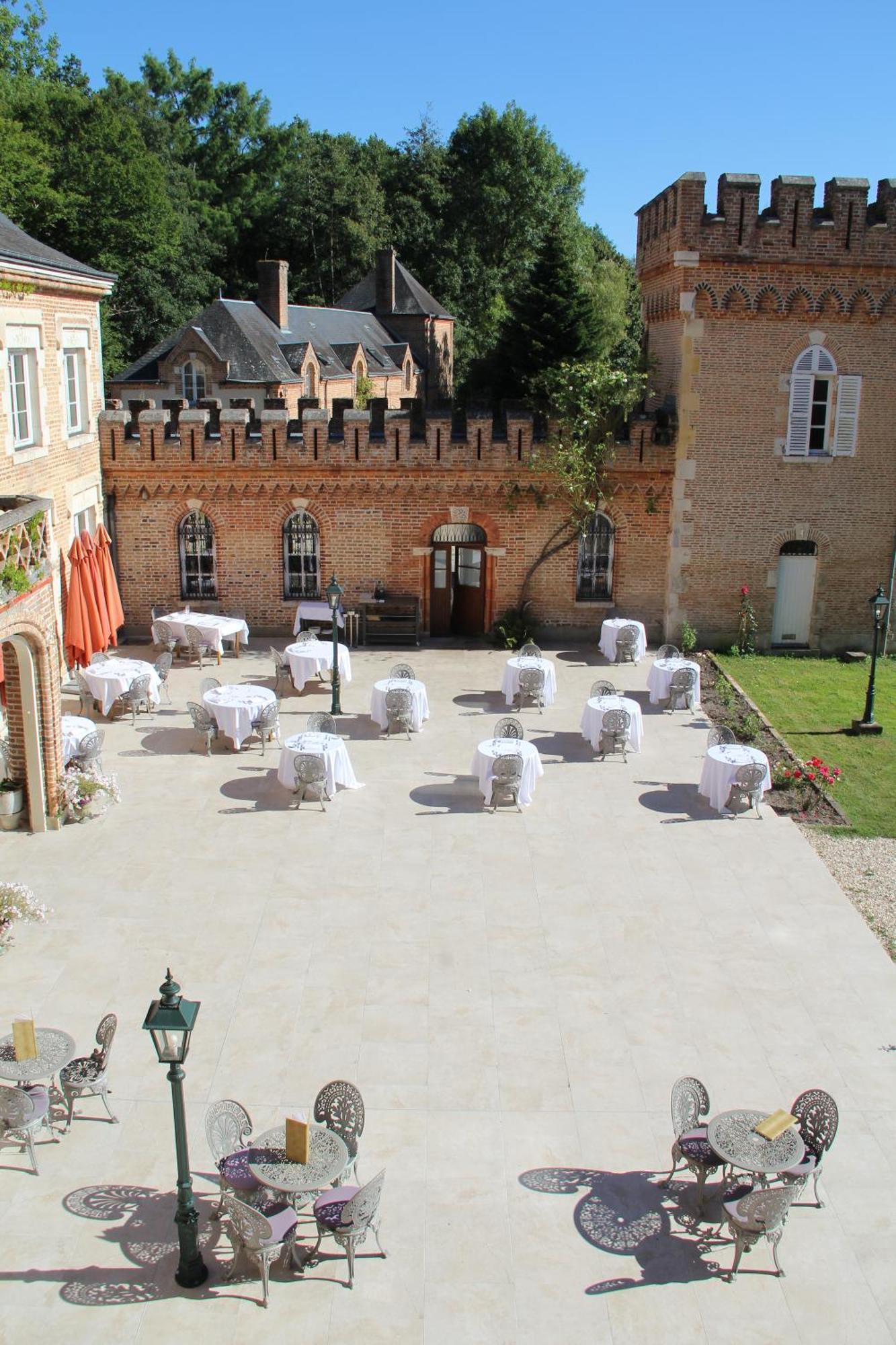 Hostellerie Du Chateau Les Muids La Ferté-Saint-Aubin Exteriér fotografie
