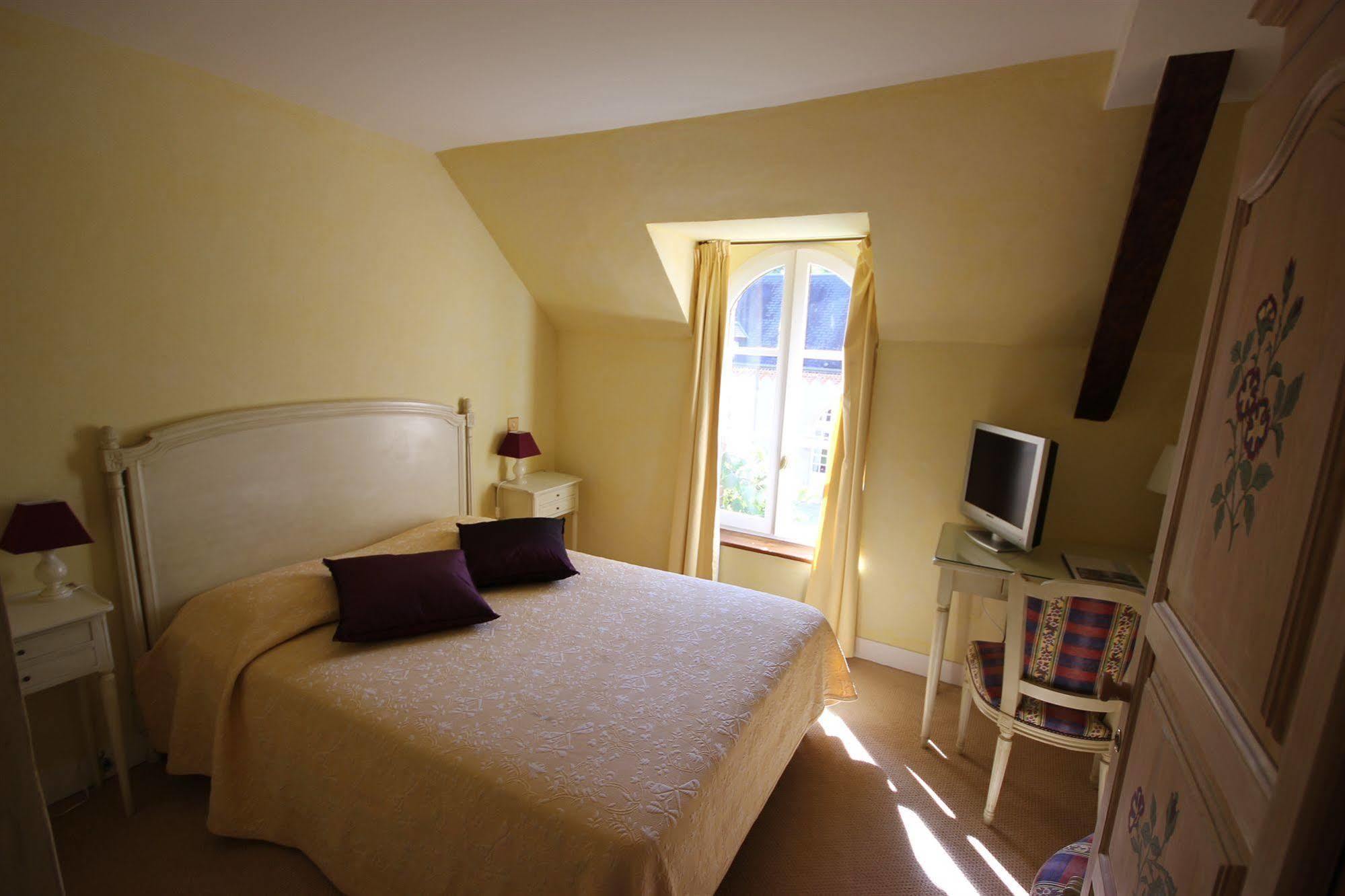 Hostellerie Du Chateau Les Muids La Ferté-Saint-Aubin Exteriér fotografie